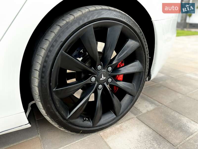 Ліфтбек Tesla Model S 2017 в Борисполі