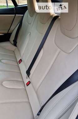Ліфтбек Tesla Model S 2015 в 
