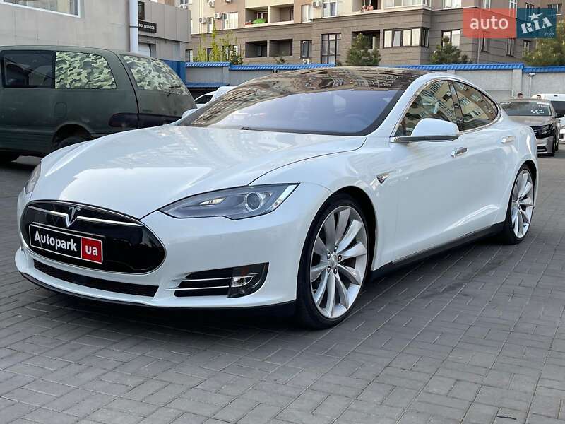 Tesla Model S 2015