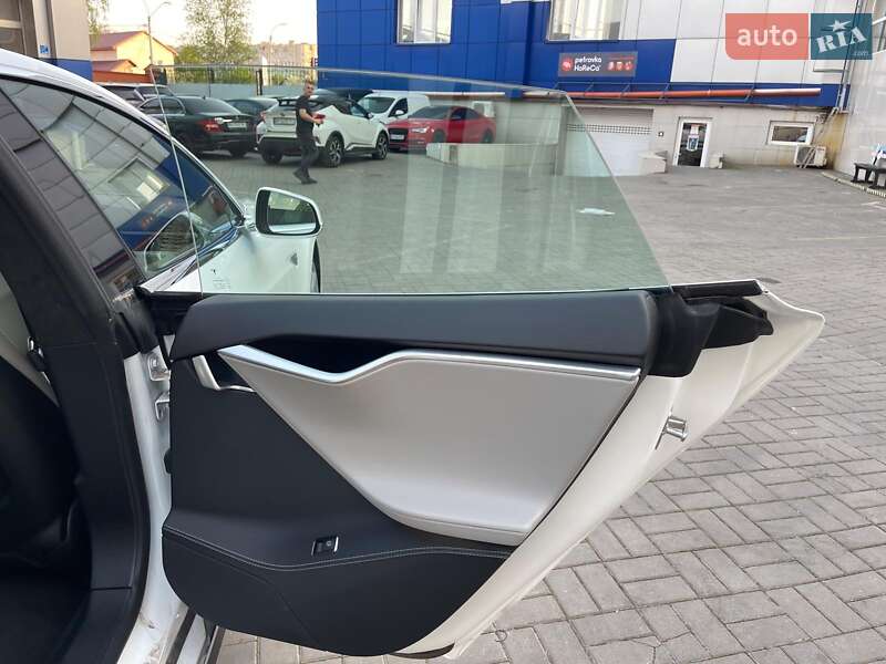 Лифтбек Tesla Model S 2015 в Одессе