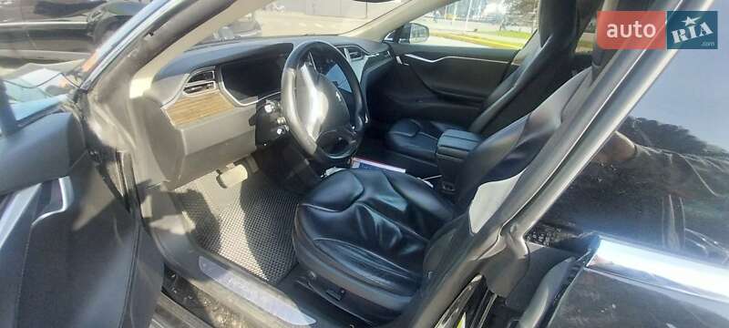 Лифтбек Tesla Model S 2015 в 