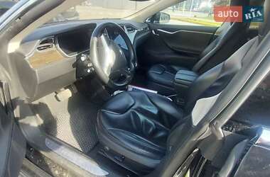 Лифтбек Tesla Model S 2015 в 