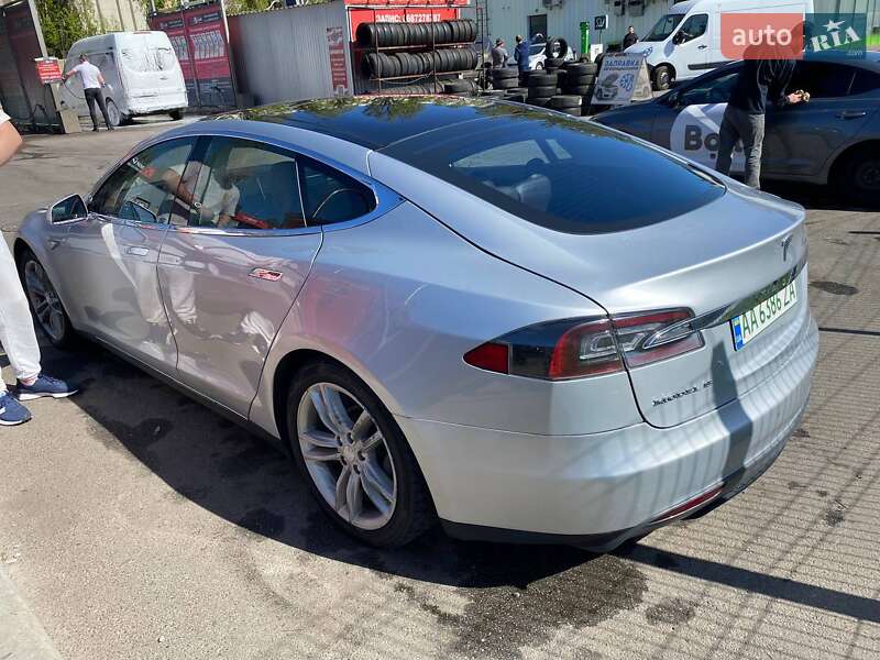 Лифтбек Tesla Model S 2014 в Киеве