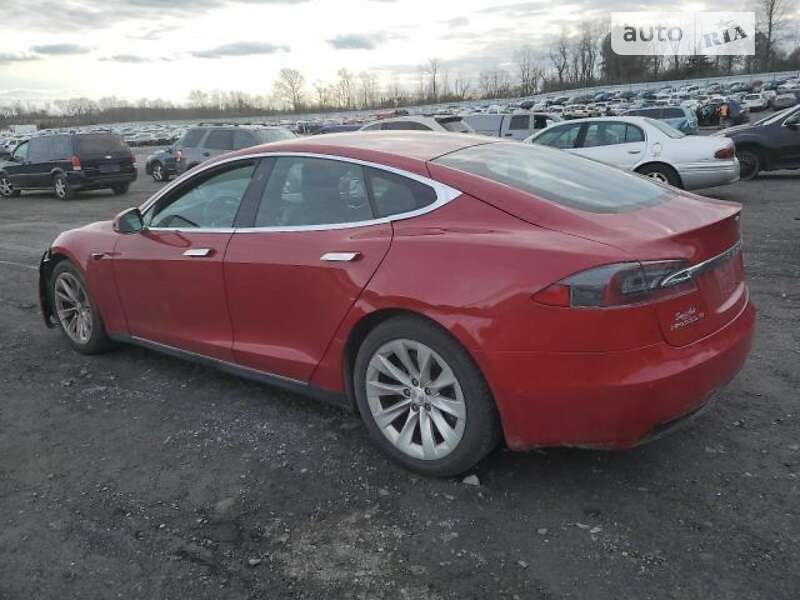 Лифтбек Tesla Model S 2016 в Луцке