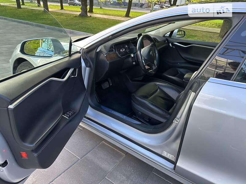 Лифтбек Tesla Model S 2016 в Полтаве