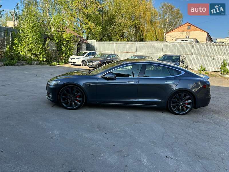 Tesla Model S 2015