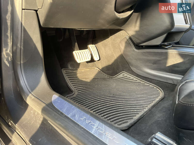 Лифтбек Tesla Model S 2017 в Хмельницком фото 27 Лифтбек Tesla Model S 2017 в Хмельницком