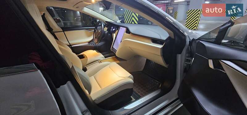 Ліфтбек Tesla Model S 2018 в Харкові