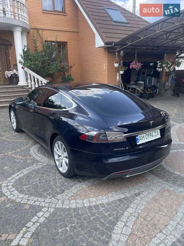 Лифтбек Tesla Model S 2014 в Коростышеве