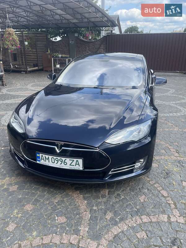 Лифтбек Tesla Model S 2014 в Коростышеве