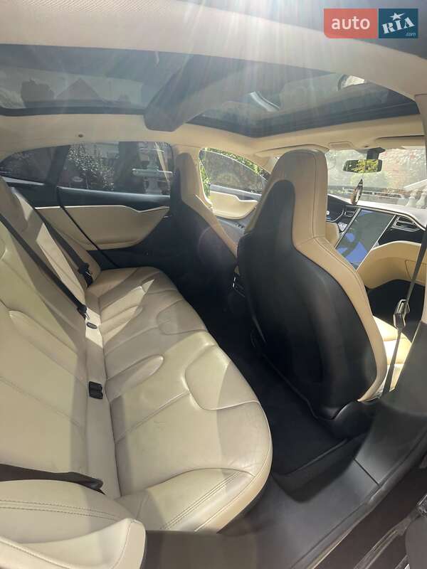 Лифтбек Tesla Model S 2014 в Коростышеве