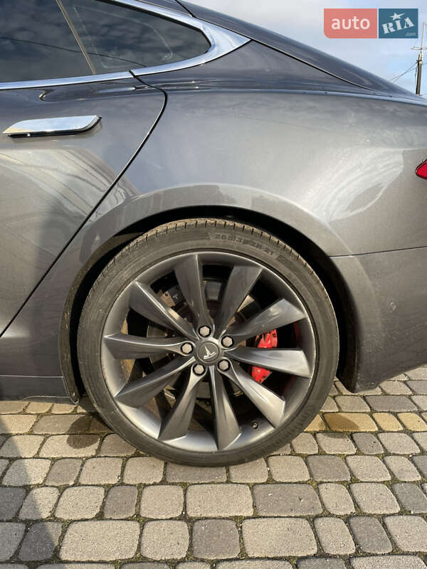 Лифтбек Tesla Model S 2017 в Хмельницком фото 36 Лифтбек Tesla Model S 2017 в Хмельницком