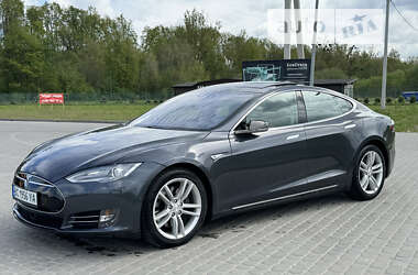 Ліфтбек Tesla Model S 2015 в Львові