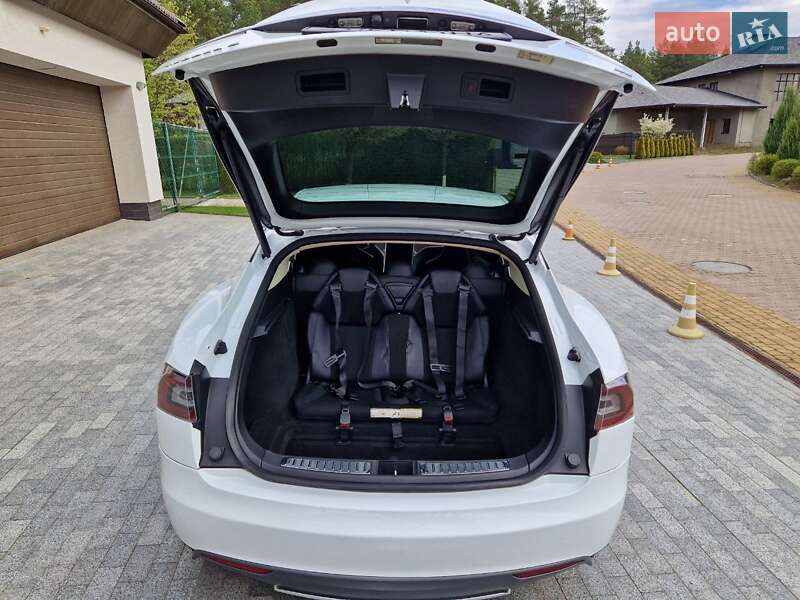 Ліфтбек Tesla Model S 2013 в Києві