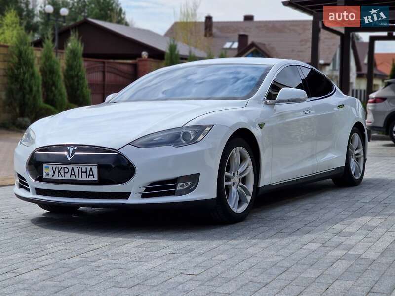 Ліфтбек Tesla Model S 2013 в Києві