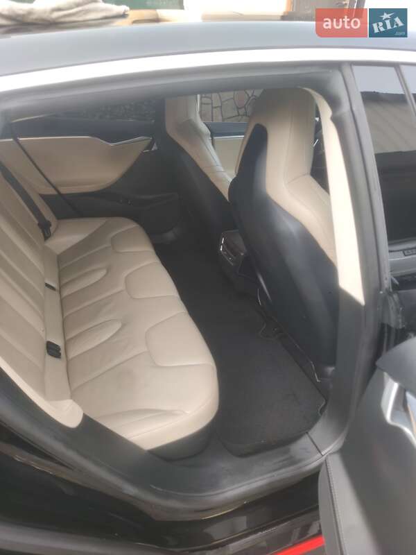 Лифтбек Tesla Model S 2015 в Полтаве