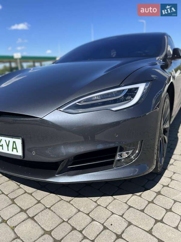 Лифтбек Tesla Model S 2019 в Ивано-Франковске