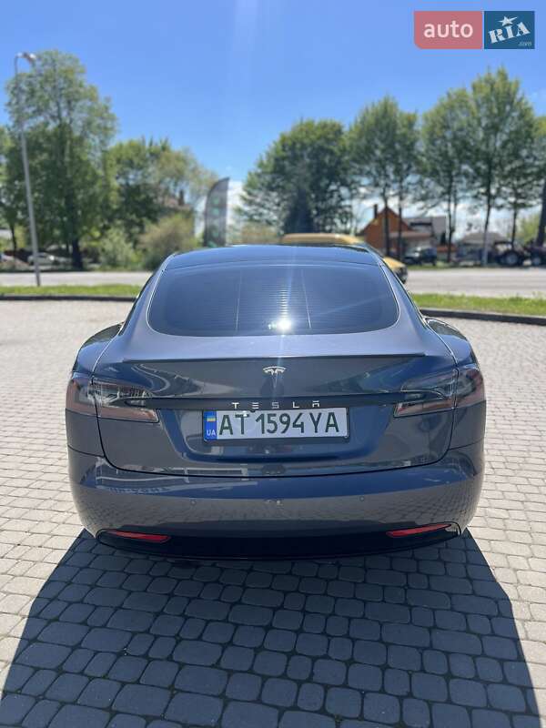 Лифтбек Tesla Model S 2019 в Ивано-Франковске