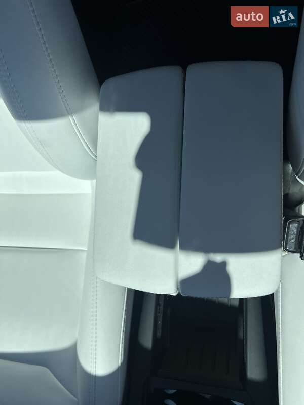 Лифтбек Tesla Model S 2019 в Ивано-Франковске