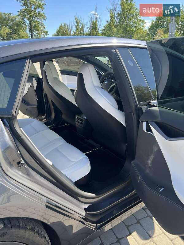Лифтбек Tesla Model S 2019 в Ивано-Франковске