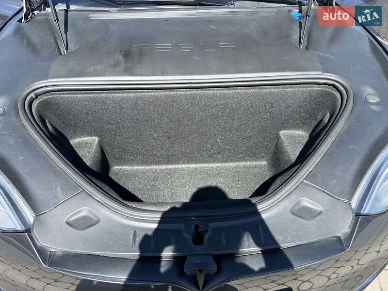 Лифтбек Tesla Model S 2019 в Ивано-Франковске