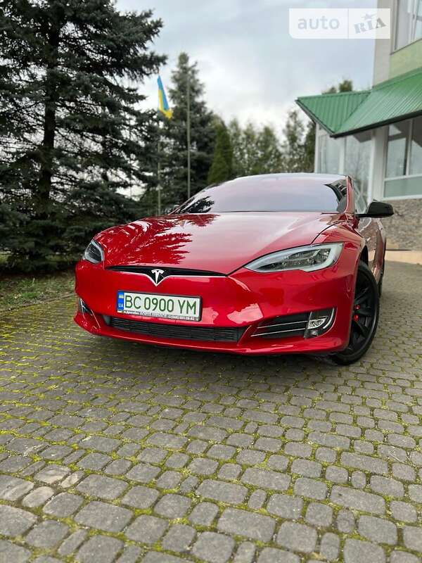 Ліфтбек Tesla Model S 2017 в Трускавці