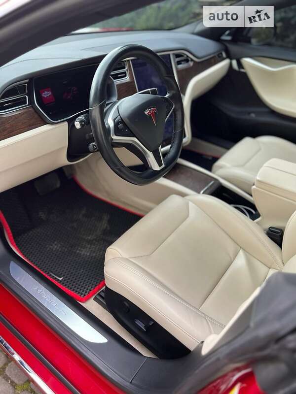 Ліфтбек Tesla Model S 2017 в Трускавці