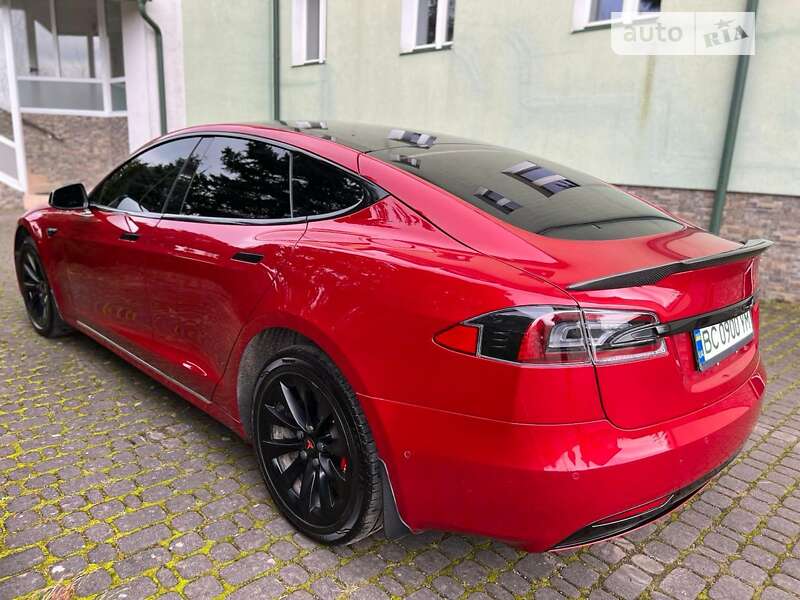 Ліфтбек Tesla Model S 2017 в Трускавці