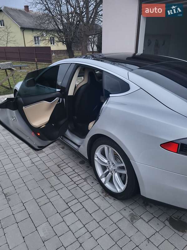 Лифтбек Tesla Model S 2013 в Львове
