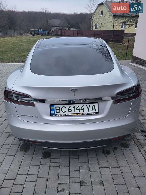 Лифтбек Tesla Model S 2013 в Львове