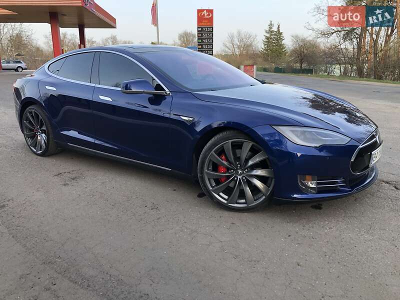 Лифтбек Tesla Model S 2016 в 