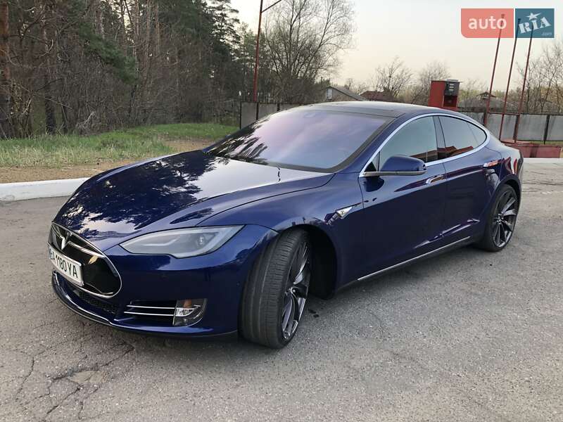 Ліфтбек Tesla Model S 2016 в Києві