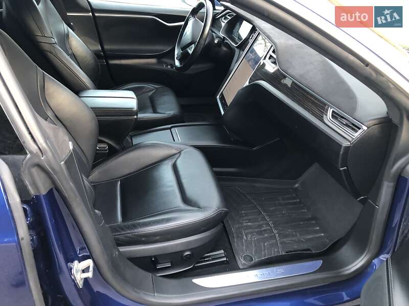 Ліфтбек Tesla Model S 2016 в Києві