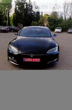 Лифтбек Tesla Model S 2017 в Львове