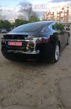 Ліфтбек Tesla Model S 2017 в Львові