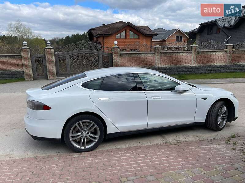 Tesla Model S 2014