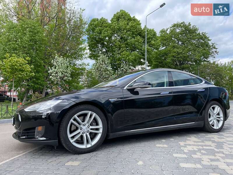 Ліфтбек Tesla Model S 2015 в Києві