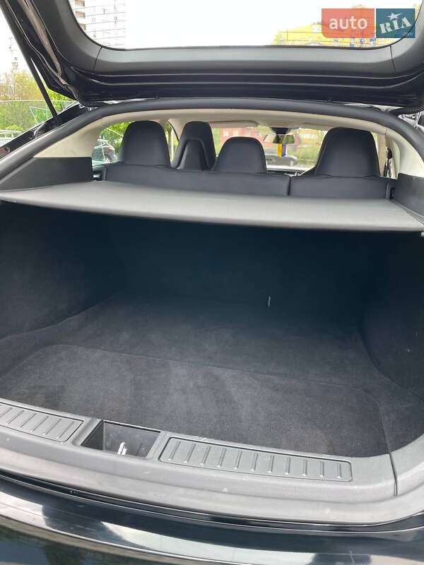 Ліфтбек Tesla Model S 2015 в Києві