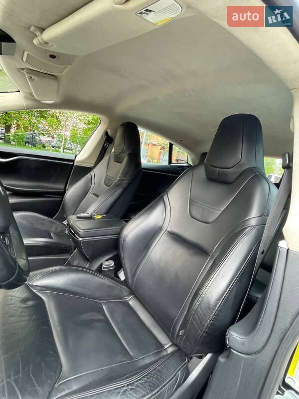 Ліфтбек Tesla Model S 2015 в Києві