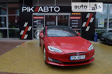 Лифтбек Tesla Model S 2016 в Львове