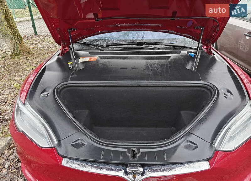 Лифтбек Tesla Model S 2017 в Львове