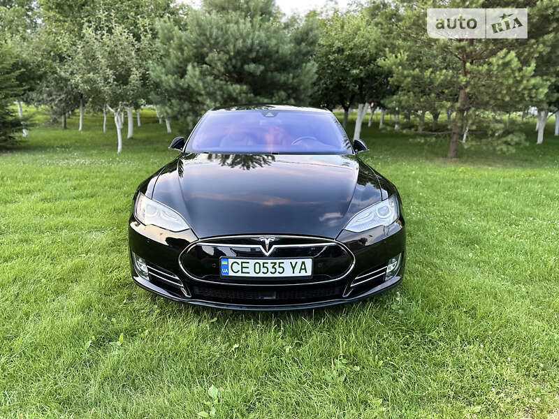 Лифтбек Tesla Model S 2016 в Черновцах