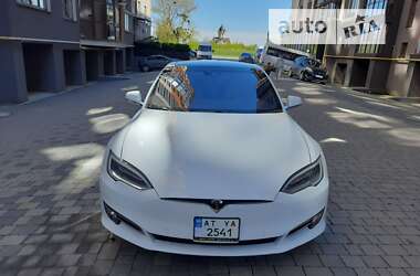 Лифтбек Tesla Model S 2016 в Ивано-Франковске