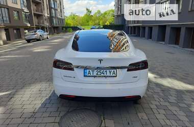 Лифтбек Tesla Model S 2016 в Ивано-Франковске