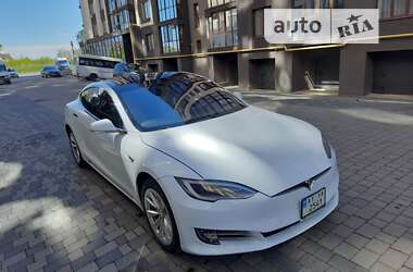 Лифтбек Tesla Model S 2016 в Ивано-Франковске