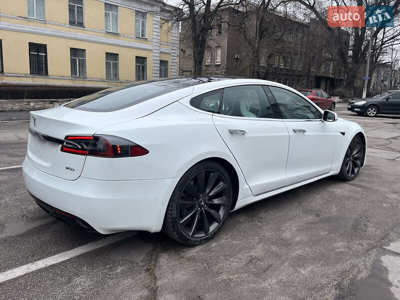 Ліфтбек Tesla Model S 2017 в Кам'янському