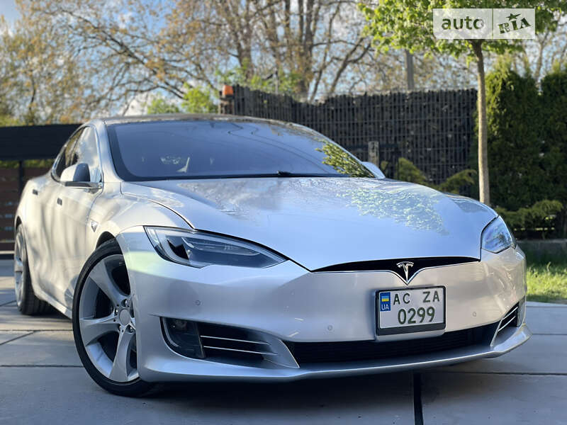 Лифтбек Tesla Model S 2018 в Луцке