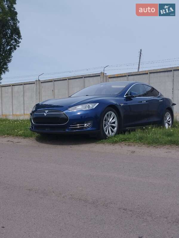 Tesla Model S 2016