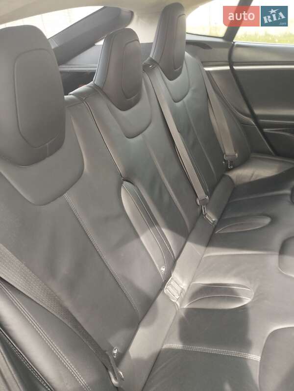 Лифтбек Tesla Model S 2016 в Полтаве