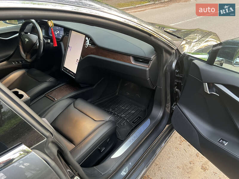 Ліфтбек Tesla Model S 2018 в Чернівцях